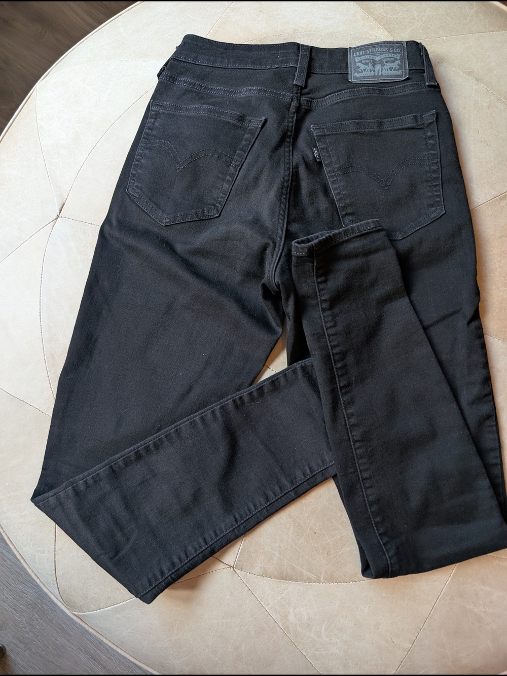 Levi's Women's Black Skinny Jeans - High Rise Slim Fit 26